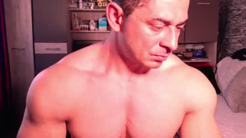 Snapshot of dominatemuscle chatting on 06.12.26 Kevin online show from 06.12.26
