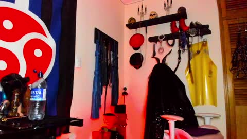 Dom Blue online show from 01.12.25