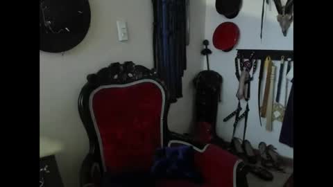 Dom Blue online show from 10.19.25