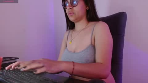 Snapshot of dominica3 chatting on 09.13.25 online show from 09.13.25