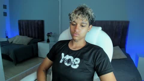 Snapshot of dominick_joness chatting on 01.26.25 Dominick  online show from 01.26.25