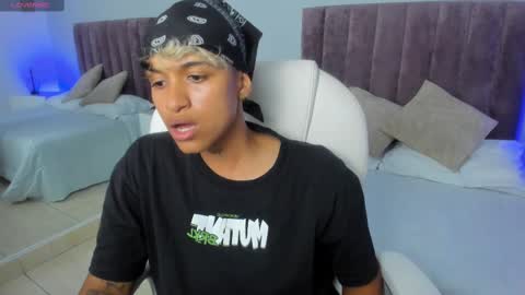 Snapshot of dominick_joness chatting on 02.11.25 Dominick  online show from 02.11.25