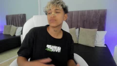 Snapshot of dominick_joness chatting on 02.12.25 Dominick  online show from 02.12.25
