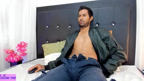 Snapshot of dominikx_ chatting on 02.18.26 dominikx_ online show from 02.18.26