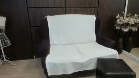 Snapshot of dominna chatting on 01.15.25 Dominna online show from 01.15.25