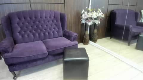 Snapshot of dominna chatting on 01.20.25 Dominna online show from 01.20.25