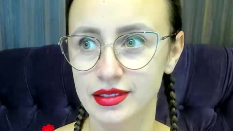 Snapshot of dominna chatting on 10.15.25 Dominna online show from 10.15.25