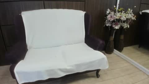 Snapshot of dominna chatting on 10.20.25 Dominna online show from 10.20.25