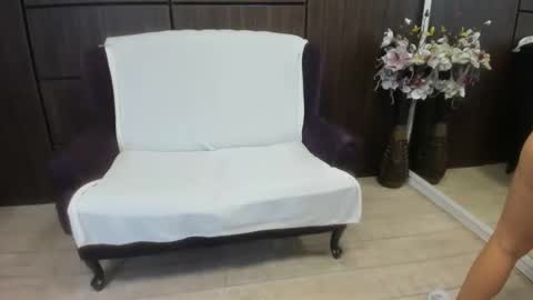 Snapshot of dominna chatting on 10.21.25 Dominna online show from 10.21.25