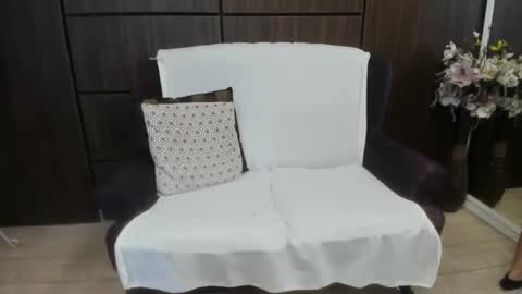 Snapshot of dominna chatting on 10.22.25 Dominna online show from 10.22.25