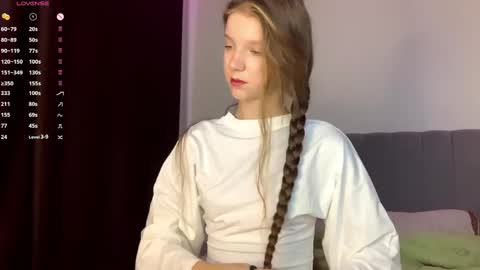 Snapshot of domitilabarrus chatting on 04.30.26 Kira online show from 04.30.26
