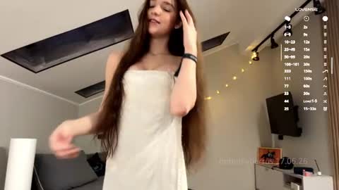 Snapshot of domitilabarrus chatting on 06.17.26 Kira online show from 06.17.26