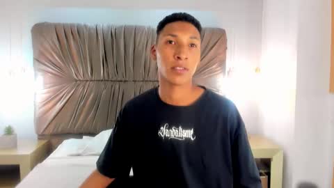 Domminick18 online show from 10.17.25