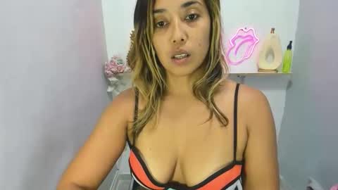 dona_tella online show from 04.19.26