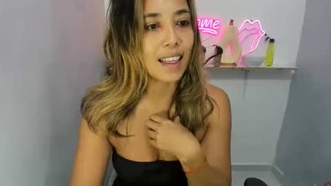 Snapshot of dona_tella chatting on 05.24.26 dona_tella online show from 05.24.26