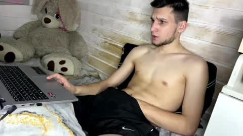 Stephanie and online show from 04.04.26