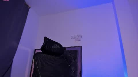 Donat Independent Model online show from 04.16.26