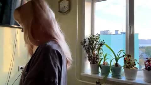 Snapshot of donettastrowbridge chatting on 10.10.25 Karolina online show from 10.10.25
