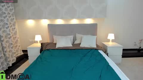 Donna On GMT2 Mon-Fri 3-9 AM online show from 09.15.25