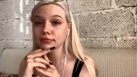 Stella online show from 10.16.25