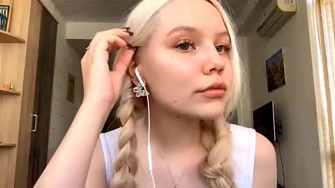 Stella online show from 10.17.25