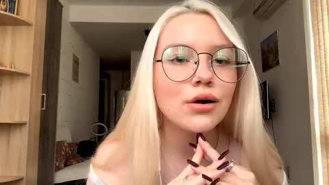 Stella online show from 10.19.25