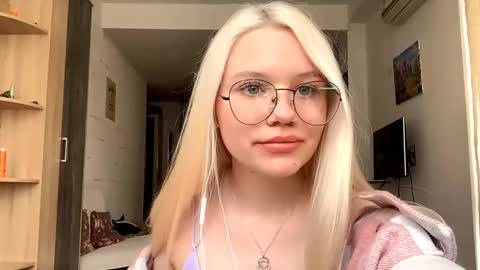 Stella online show from 10.20.25