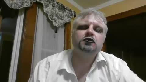 Snapshot of donseanh chatting on 11.01.25 The Don online show from 11.01.25