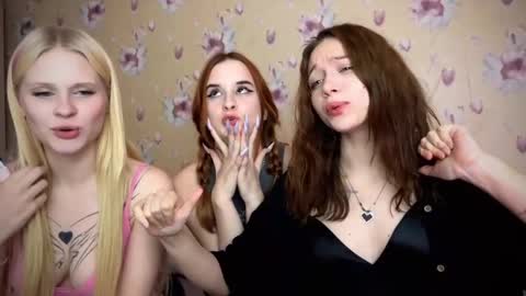 Snapshot of dontoke_ chatting on 12.12.24 Nicole online show from 12.12.24