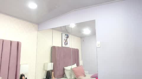 Snapshot of dorettaacreman chatting on 04.19.26 Anny online show from 04.19.26