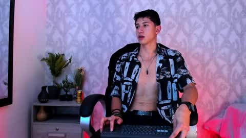 Snapshot of dorian_mystery chatting on 12.27.24 dorian_mystery online show from 12.27.24