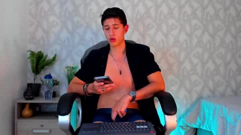 Snapshot of dorian_mystery chatting on 01.18.25 dorian_mystery online show from 01.18.25