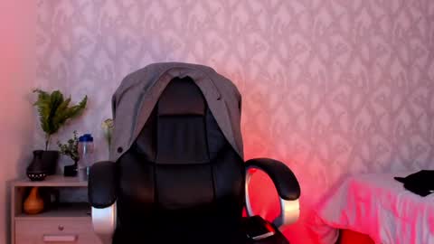 Snapshot of dorian_mystery chatting on 01.18.25 dorian_mystery online show from 01.18.25