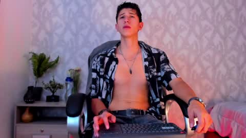 Snapshot of dorian_mystery chatting on 01.20.25 dorian_mystery online show from 01.20.25