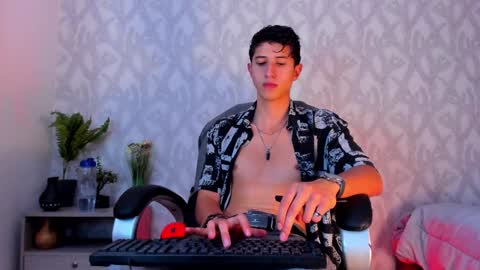 Snapshot of dorian_mystery chatting on 01.20.25 dorian_mystery online show from 01.20.25