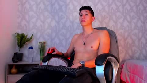 Snapshot of dorian_mystery chatting on 01.21.25 dorian_mystery online show from 01.21.25