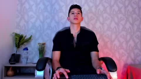 Snapshot of dorian_mystery chatting on 01.26.25 dorian_mystery online show from 01.26.25