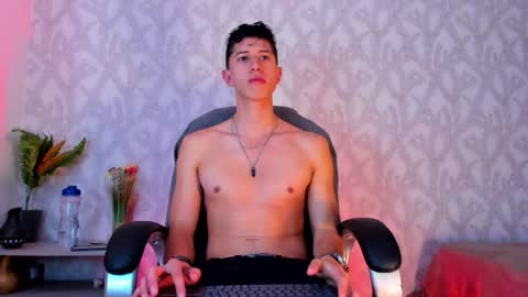 Snapshot of dorian_mystery chatting on 01.27.25 dorian_mystery online show from 01.27.25