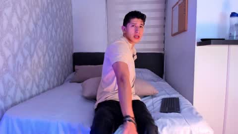 Snapshot of dorian_mystery chatting on 02.04.25 dorian_mystery online show from 02.04.25