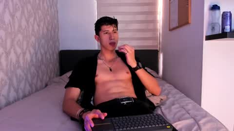 Snapshot of dorian_mystery chatting on 02.13.25 dorian_mystery online show from 02.13.25