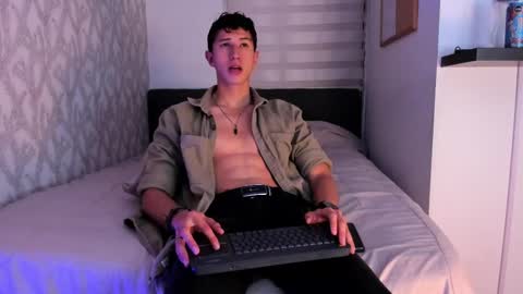 Snapshot of dorian_mystery chatting on 02.18.25 dorian_mystery online show from 02.18.25