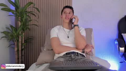 Snapshot of dorian_mystery chatting on 09.28.25 dorian_mystery online show from 09.28.25