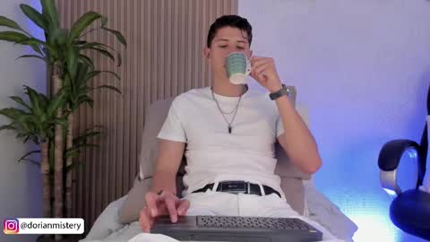 Snapshot of dorian_mystery chatting on 09.30.25 dorian_mystery online show from 09.30.25