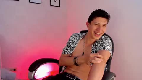 Snapshot of dorian_mystery chatting on 10.10.25 dorian_mystery online show from 10.10.25