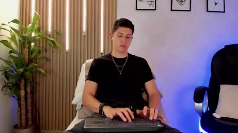 Snapshot of dorian_mystery chatting on 12.15.25 dorian_mystery online show from 12.15.25