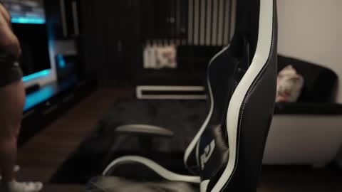 Dorian Reyes online show from 02.19.25