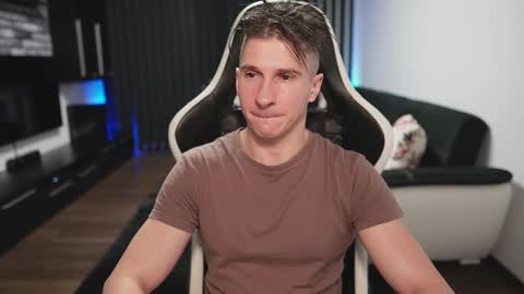 Dorian Reyes online show from 11.04.25