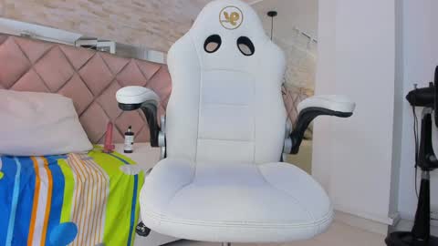  DOROTHY online show from 01.11.25