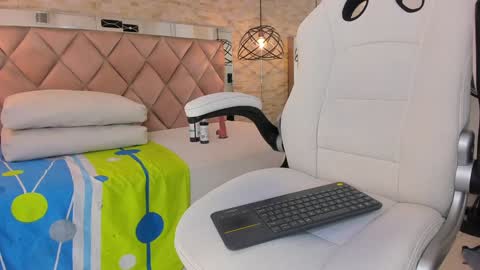  DOROTHY online show from 01.14.25