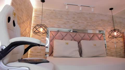  DOROTHY online show from 01.22.25